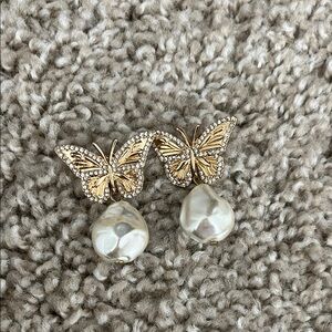 Elegant Gold Butterfly Pearl Earrings